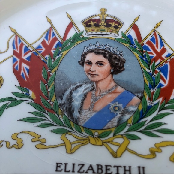 Queen Elizabeth II Cabinet Plate 1953 - Picture 4 of 7